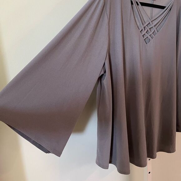 Cato Gray Crisscross Top With Oversized Sleeves - Picture 2 of 4